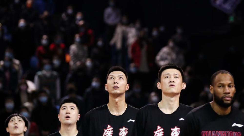 在输给曼联后，切尔西后卫里斯-詹姆斯在接受采访时表示，很难说球队为什么输球，但是必须继续前进。